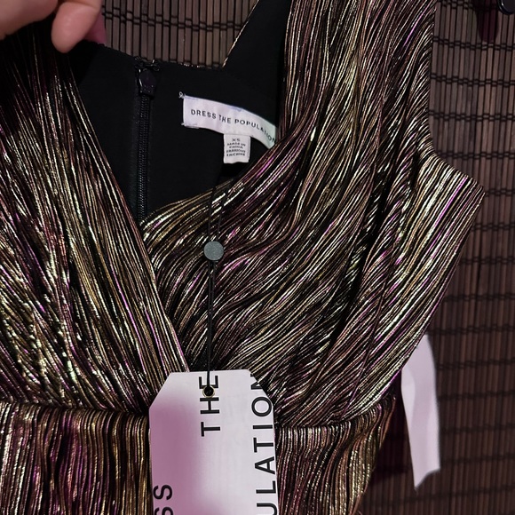 Dress the Population Auli Sleeveless V-Neck metallic gown - Picture 9 of 10